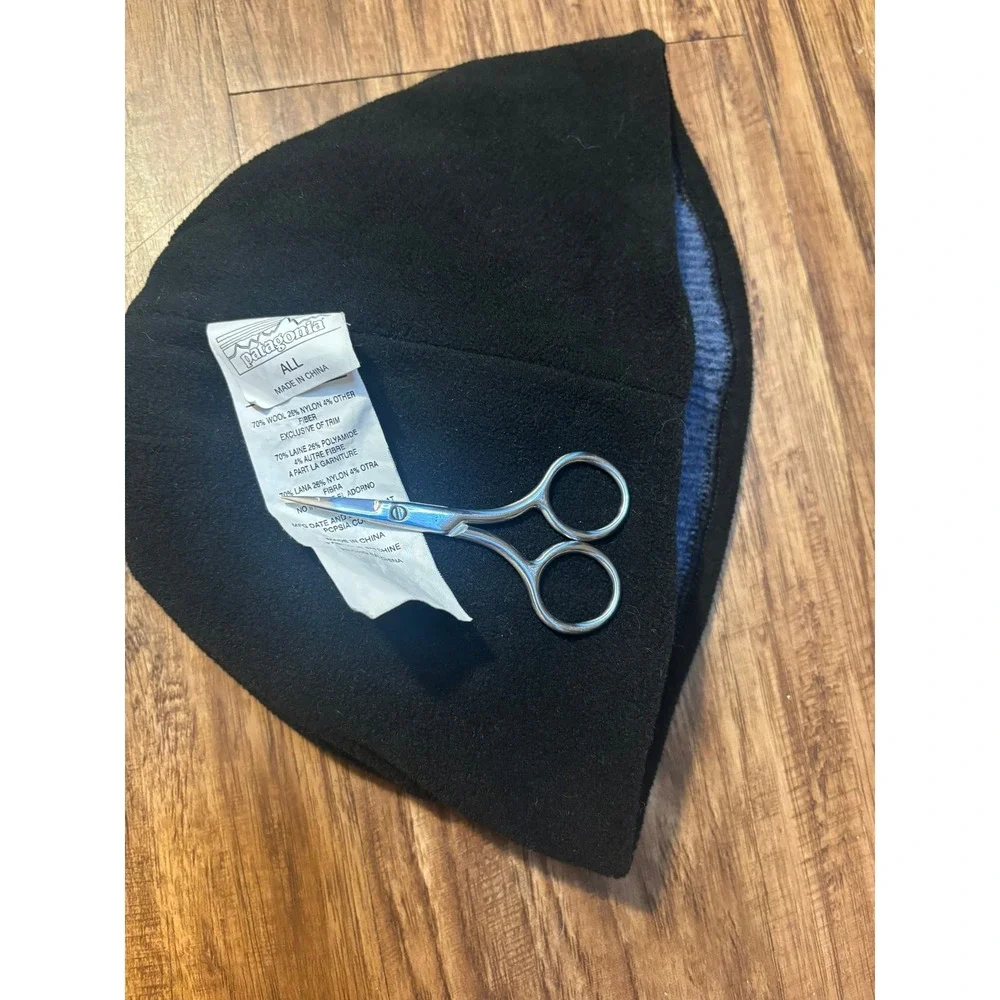 Patagonia Womens Deep Blue Fleece Lined Cable Knit wool‎ beanie Logo Unisex OS